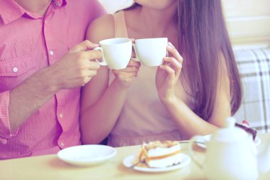 Kafedeki genç çift.