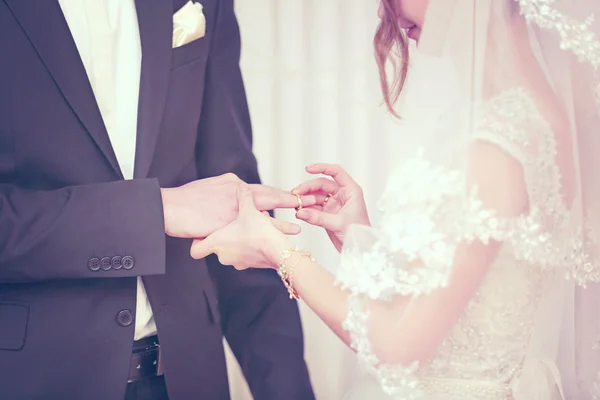 Bride Putting Ring Grooms Finger — Stock Photo, Image