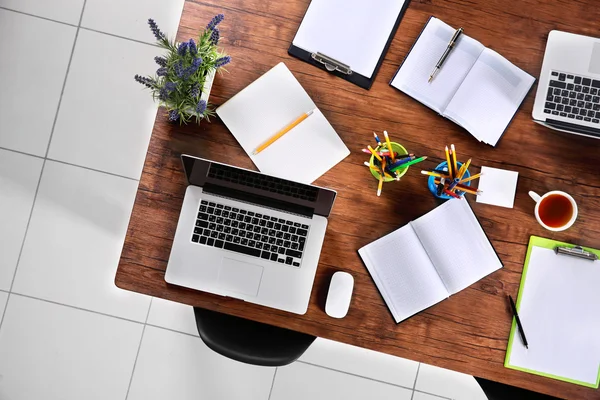 Bürotisch für Besprechungen — Stockfoto