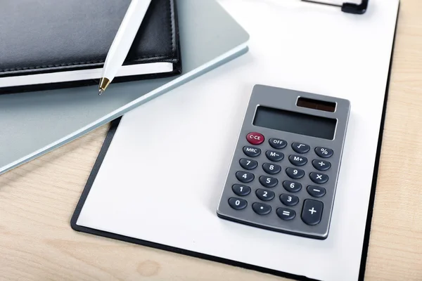 Bürobedarf im Hintergrund — Stockfoto