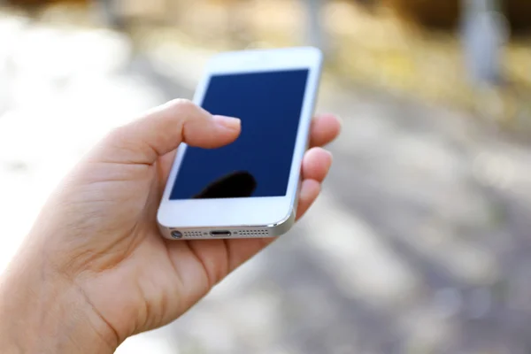 Woman holding smartphone — Stock Photo, Image