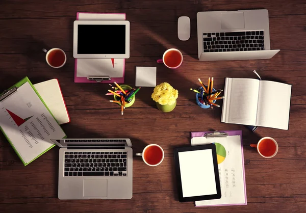 Mesa de escritório para reuniões — Fotografia de Stock