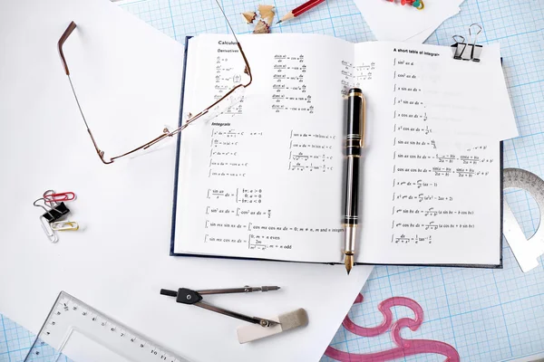 School supplies and textbook — Stock Photo, Image