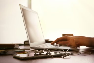 el laptop ile çalışma 