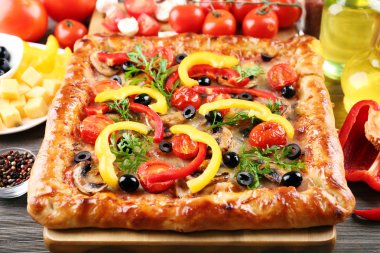 Taze ev yapımı pizza 