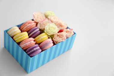 Kutusunda izole lezzetli macaroons