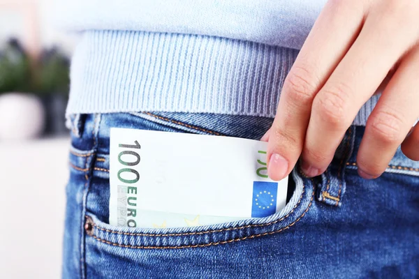 Dinero en el bolsillo de los jeans — Foto de Stock
