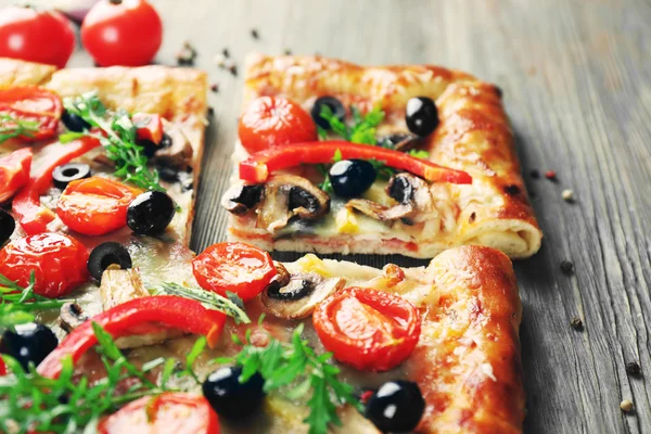 Taze ev yapımı pizza 