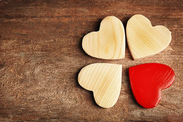 Декоративні дерев'яні серця — стокове фото