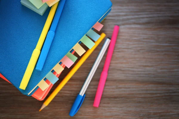 Caseifici con adesivi e penne soft-tip — Foto Stock