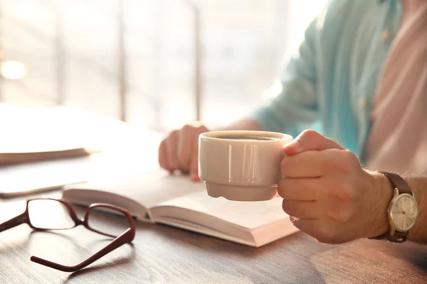 Young man reading book — Stock Photo, Image