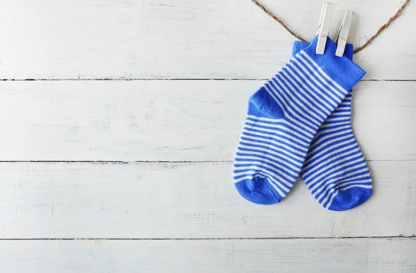 Calcetines de bebé colgando — Foto de Stock