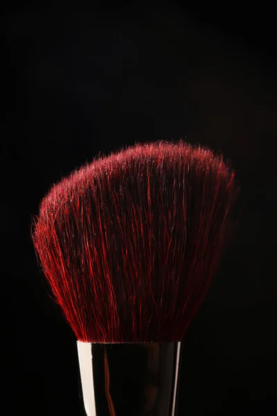 Brosse de maquillage sur noir — Photo