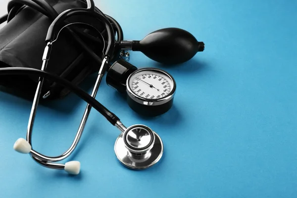 Lékařský tlakoměr a stetoskopem — Stock fotografie
