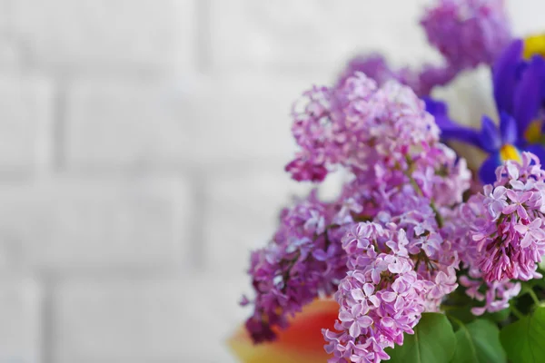 Bouquet di fiori freschi primaverili — Foto Stock