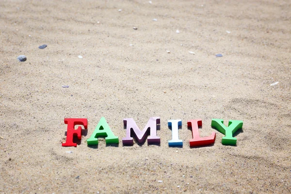 在沙滩上的单词家族 — 图库照片
