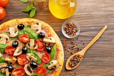 Malzemelerle güzel lezzetli pizza