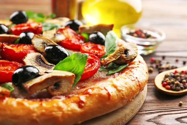 Leckere leckere Pizza — Stockfoto