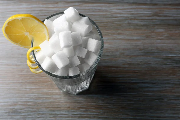 Highball Glas mit Klumpen Zucker — Stockfoto