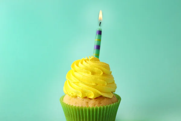 Colorido cumpleaños cupcake — Foto de Stock