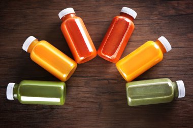 Detoks içki şişeleri  