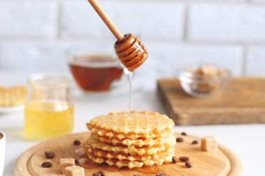 Lezzetli waffle bal ile