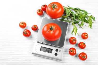 Dijital mutfak Terazi ile domates