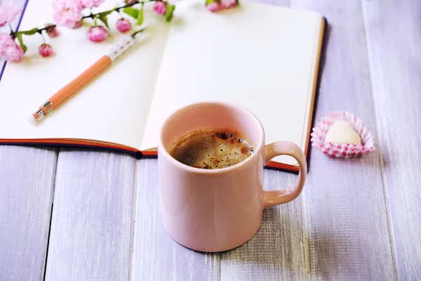 Cup of fresh coffee — Stock Photo, Image