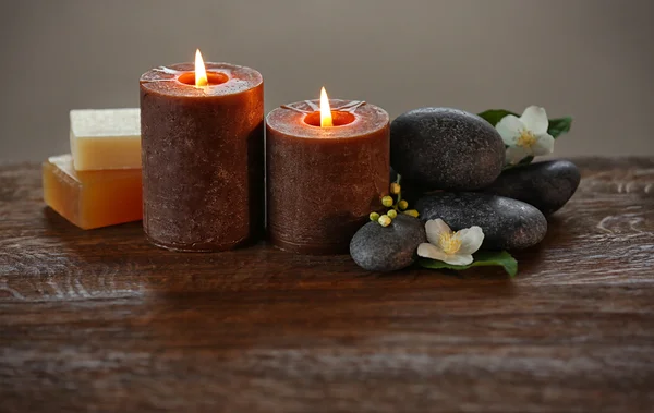 Složení lázně se svíčkami — Stock fotografie
