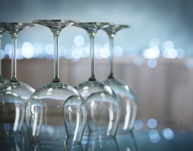 Kalkık ayaklı büyük kadehler 