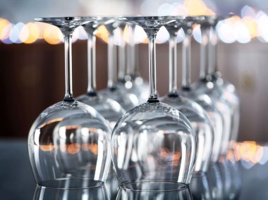 Kalkık ayaklı büyük kadehler 