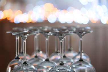 Kalkık ayaklı büyük kadehler 