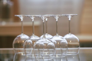 Kalkık ayaklı büyük kadehler 