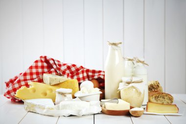 Taze süt ürünleri   