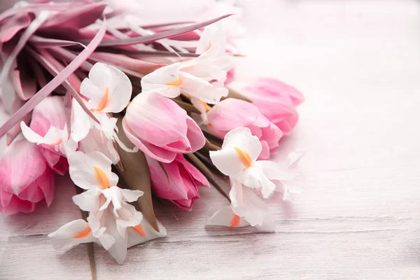 Sammansättning med färska blommor — Stockfoto