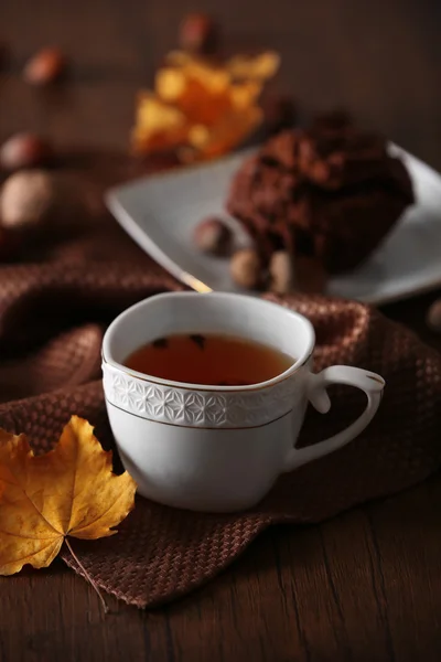 Sonbahar dekorasyonu ile çay — Stok fotoğraf