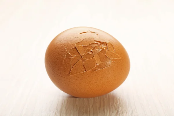 Cracked egg shell — Stock Photo, Image