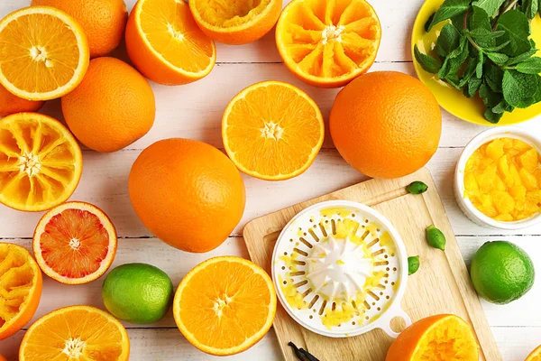 Jus délicieuses oranges — Photo