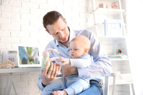 Vader met zijn zoontje — Stockfoto