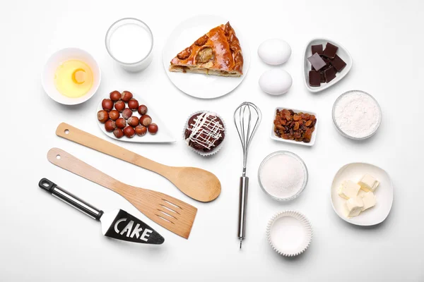Ingredientes de pastel en la mesa —  Fotos de Stock