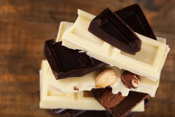 Mistura de chocolate com nozes — Fotografia de Stock