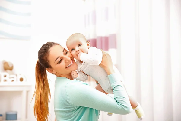 Mãe e seu bebezinho — Fotografia de Stock