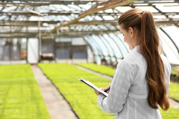 Trabajadora agricultora — Foto de Stock