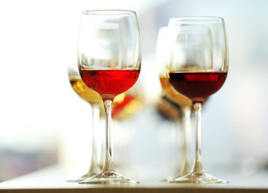 Birçok farklı şarap bardak