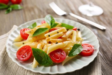 Tabak makarna kiraz domates ile 