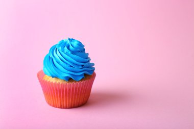 renkli doğumgünü keki   