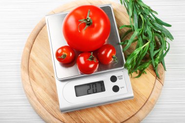 Dijital mutfak Terazi ile domates 