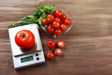 Dijital mutfak Terazi ile domates 