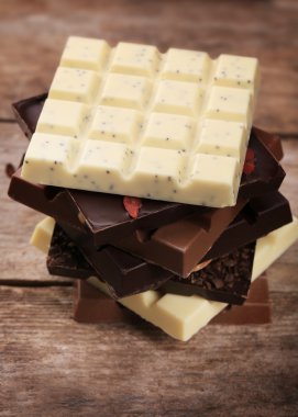 barras de chocolate picados