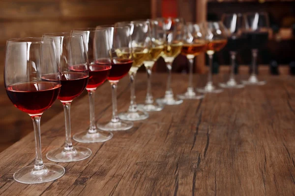 Many glasses of different wine — Stock Photo, Image